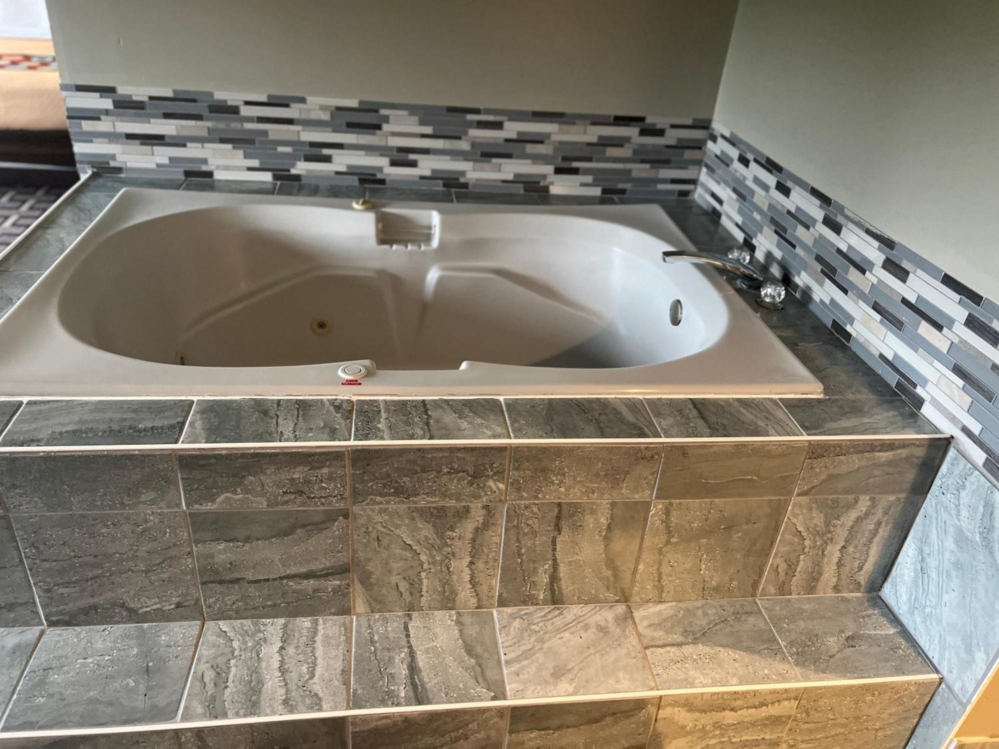 Sky Lodge Inn & Suites - דלבן מראה חיצוני תמונה