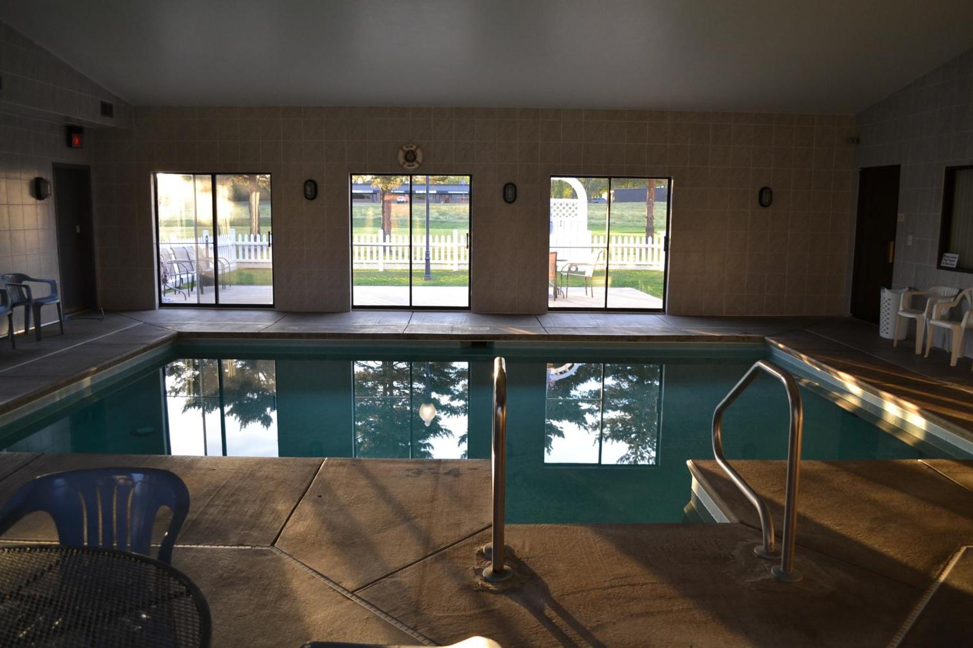 Sky Lodge Inn & Suites - דלבן מראה חיצוני תמונה