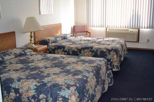 Sky Lodge Inn & Suites - דלבן חדר תמונה