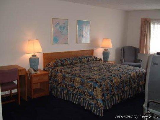 Sky Lodge Inn & Suites - דלבן חדר תמונה