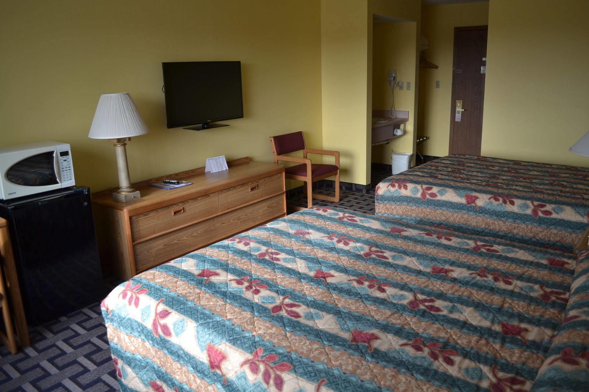 Sky Lodge Inn & Suites - דלבן מראה חיצוני תמונה
