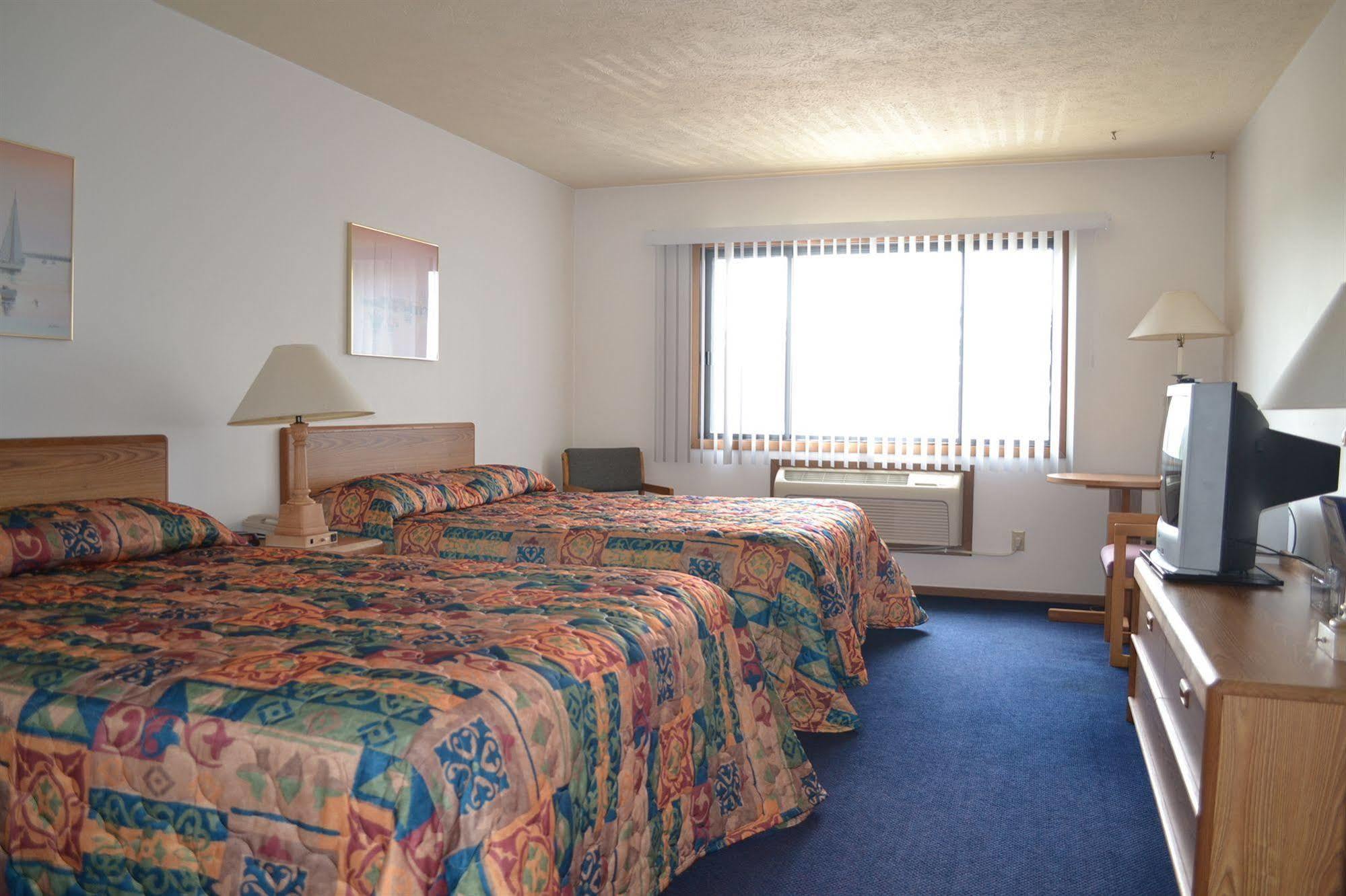 Sky Lodge Inn & Suites - דלבן מראה חיצוני תמונה