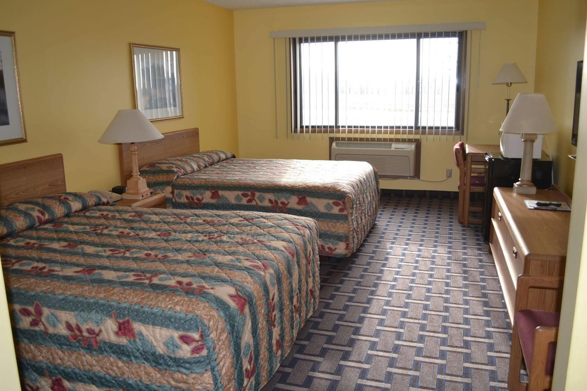 Sky Lodge Inn & Suites - דלבן מראה חיצוני תמונה
