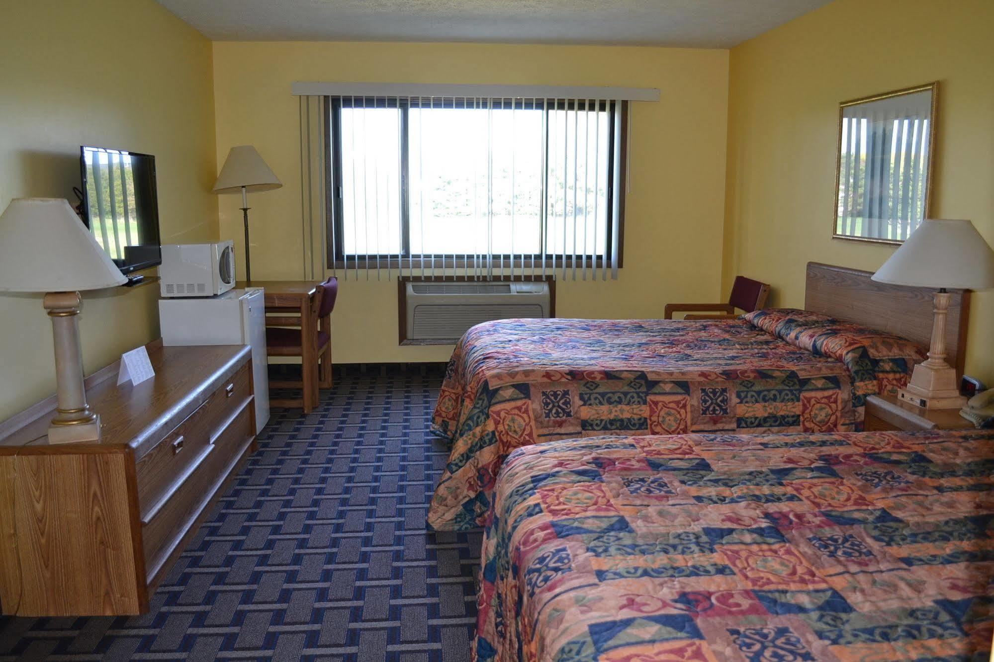 Sky Lodge Inn & Suites - דלבן מראה חיצוני תמונה