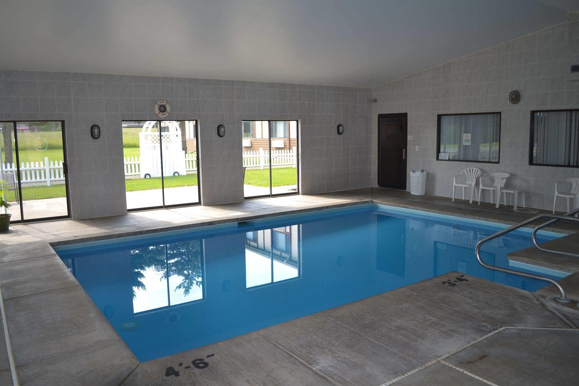 Sky Lodge Inn & Suites - דלבן מראה חיצוני תמונה