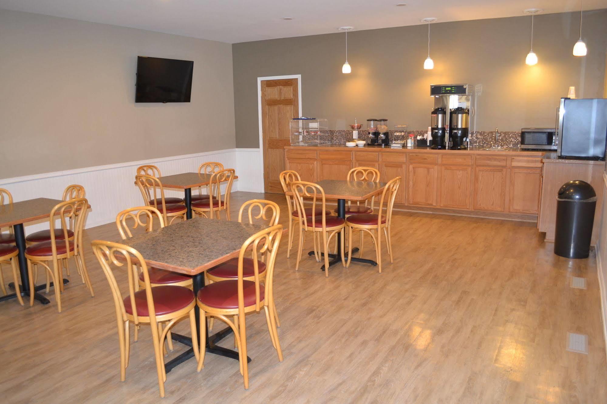 Sky Lodge Inn & Suites - דלבן מראה חיצוני תמונה