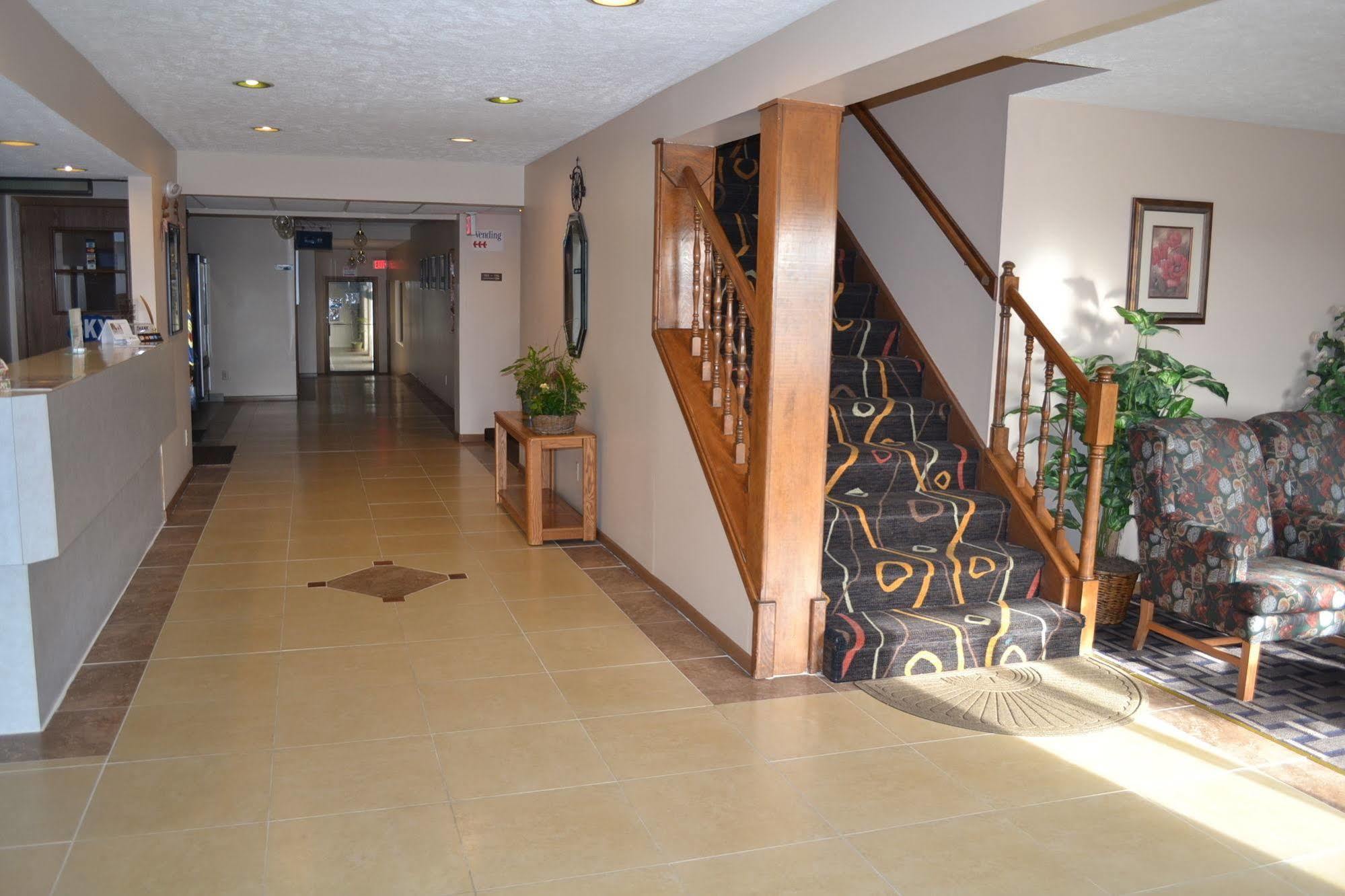 Sky Lodge Inn & Suites - דלבן מראה חיצוני תמונה