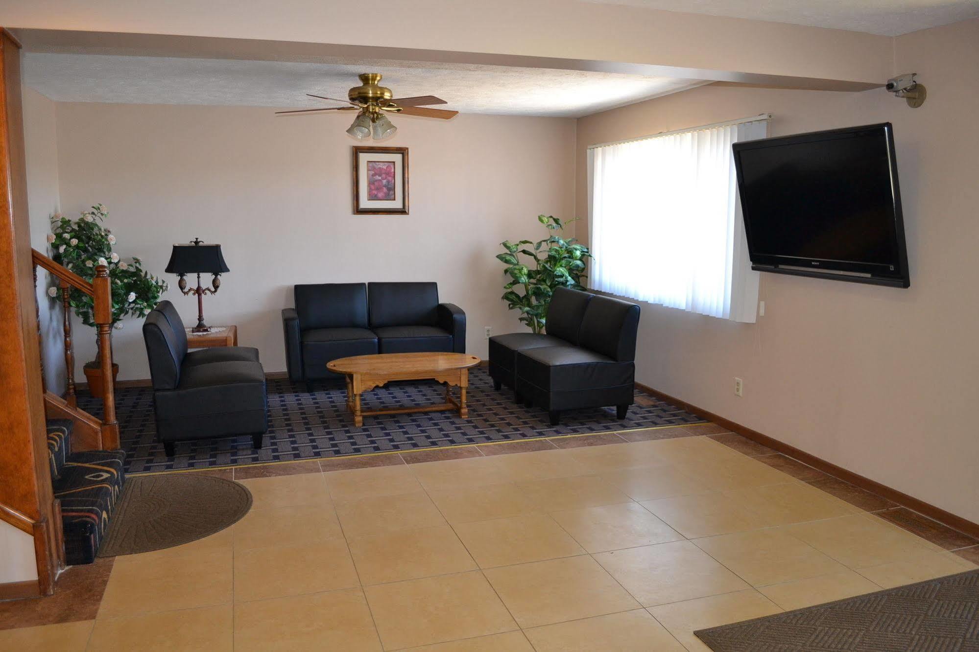 Sky Lodge Inn & Suites - דלבן מראה חיצוני תמונה