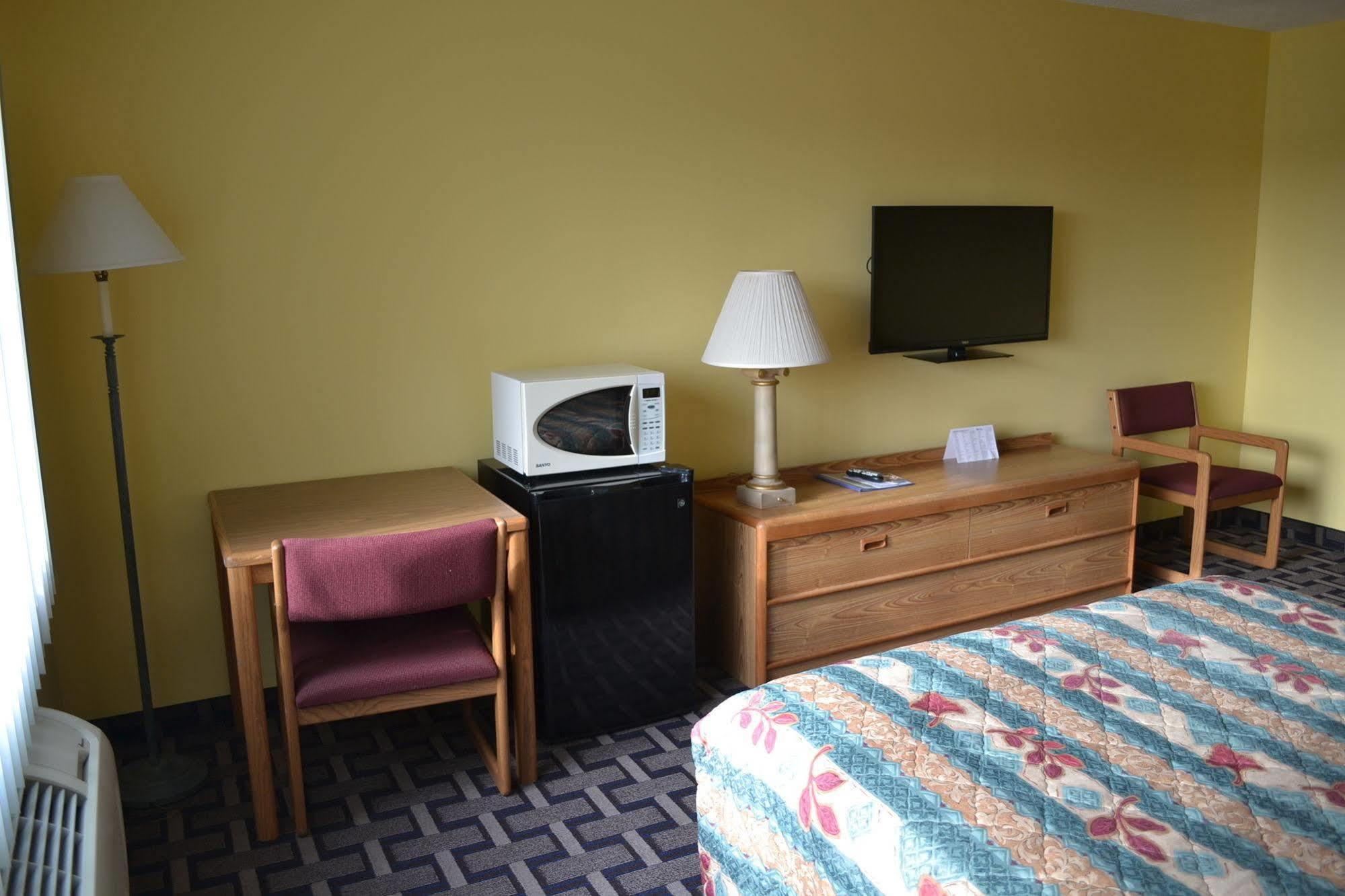 Sky Lodge Inn & Suites - דלבן מראה חיצוני תמונה