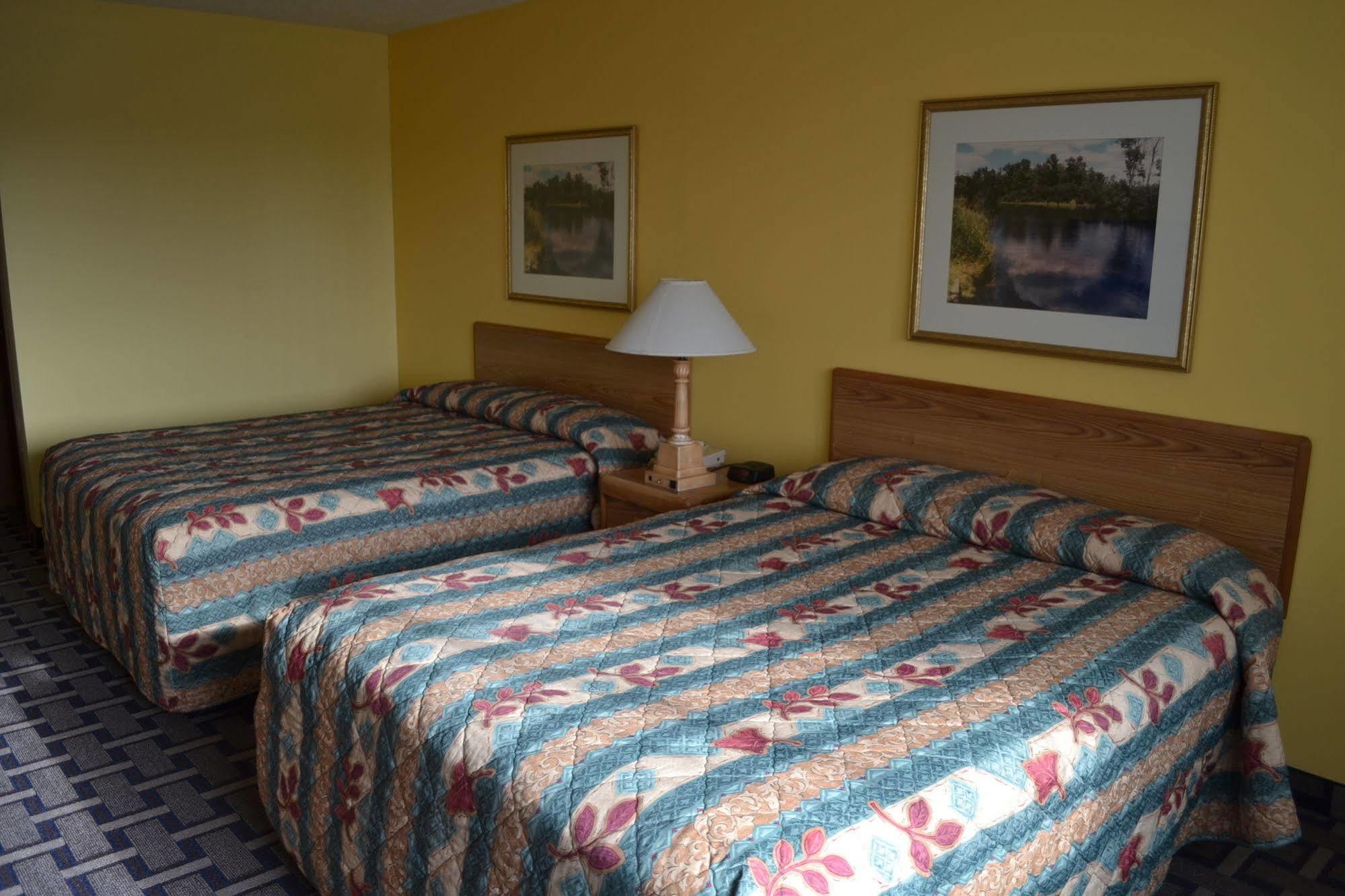 Sky Lodge Inn & Suites - דלבן מראה חיצוני תמונה