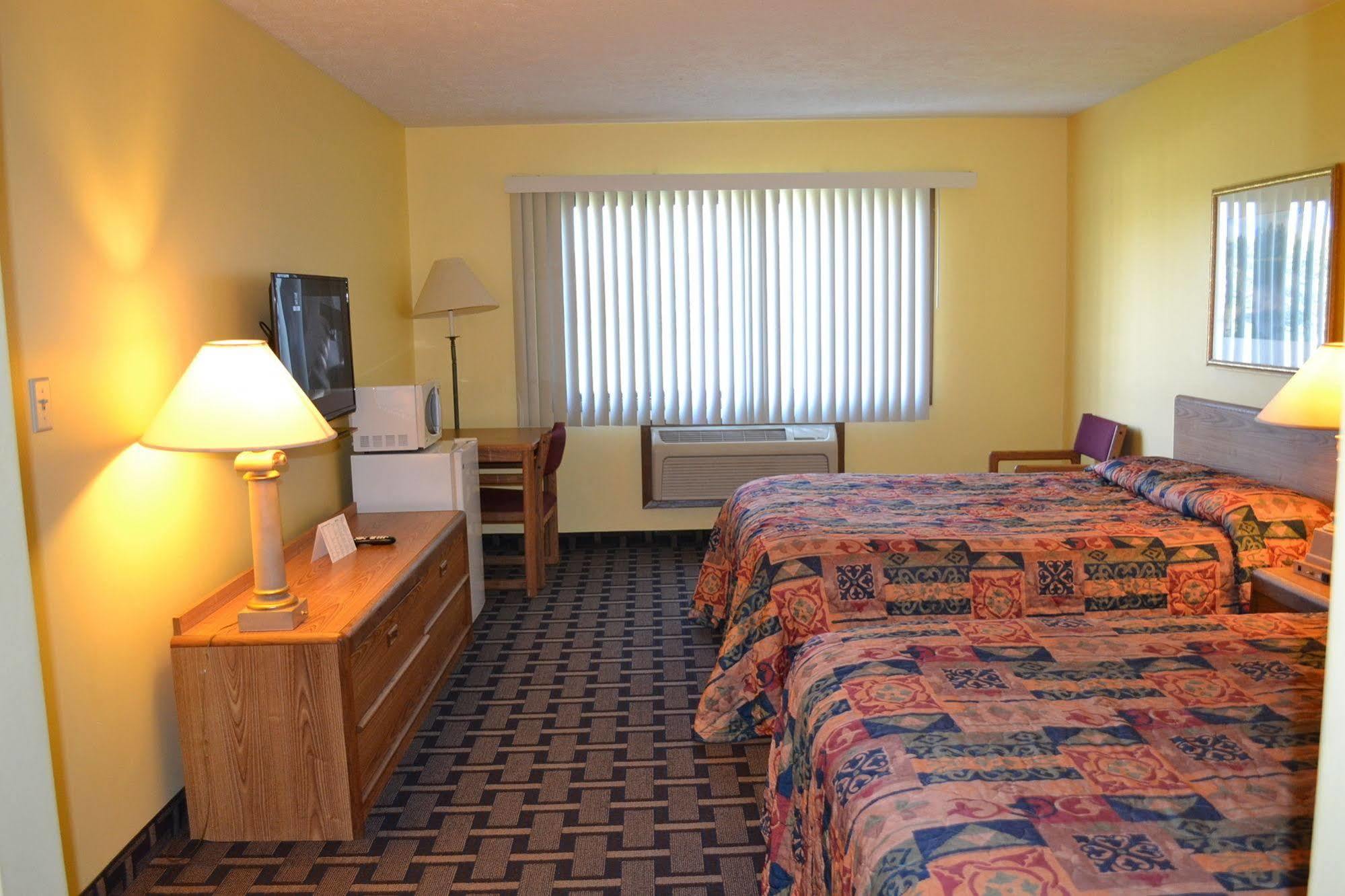 Sky Lodge Inn & Suites - דלבן מראה חיצוני תמונה