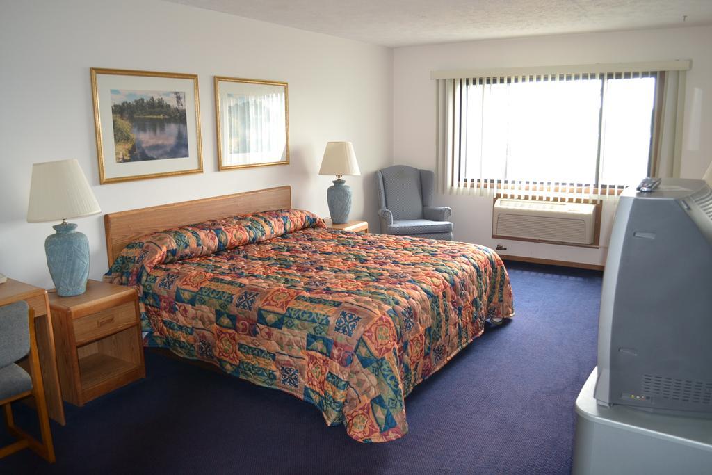 Sky Lodge Inn & Suites - דלבן מראה חיצוני תמונה