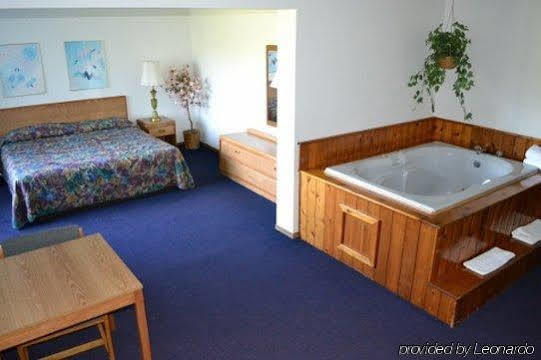 Sky Lodge Inn & Suites - דלבן מראה חיצוני תמונה